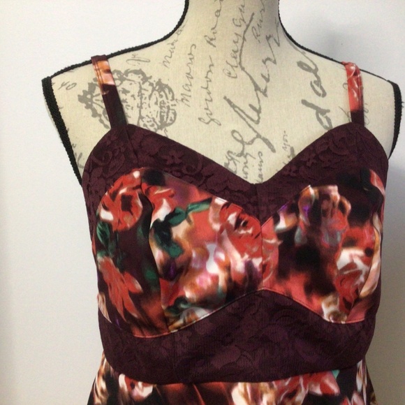 Torrid Scuba Lace Peplum Cami Plus Sz 00 Floral Wine - Picture 5 of 9